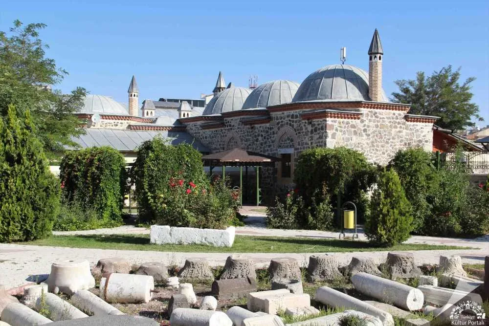 Karapınar Sultan Selim Camii ve Külliyesi